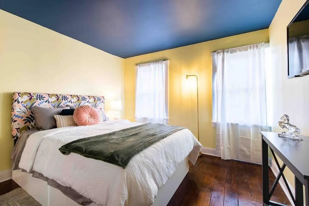 Blueberry Lemondrop Germantown 2 Bedroom Apartment Louisville
